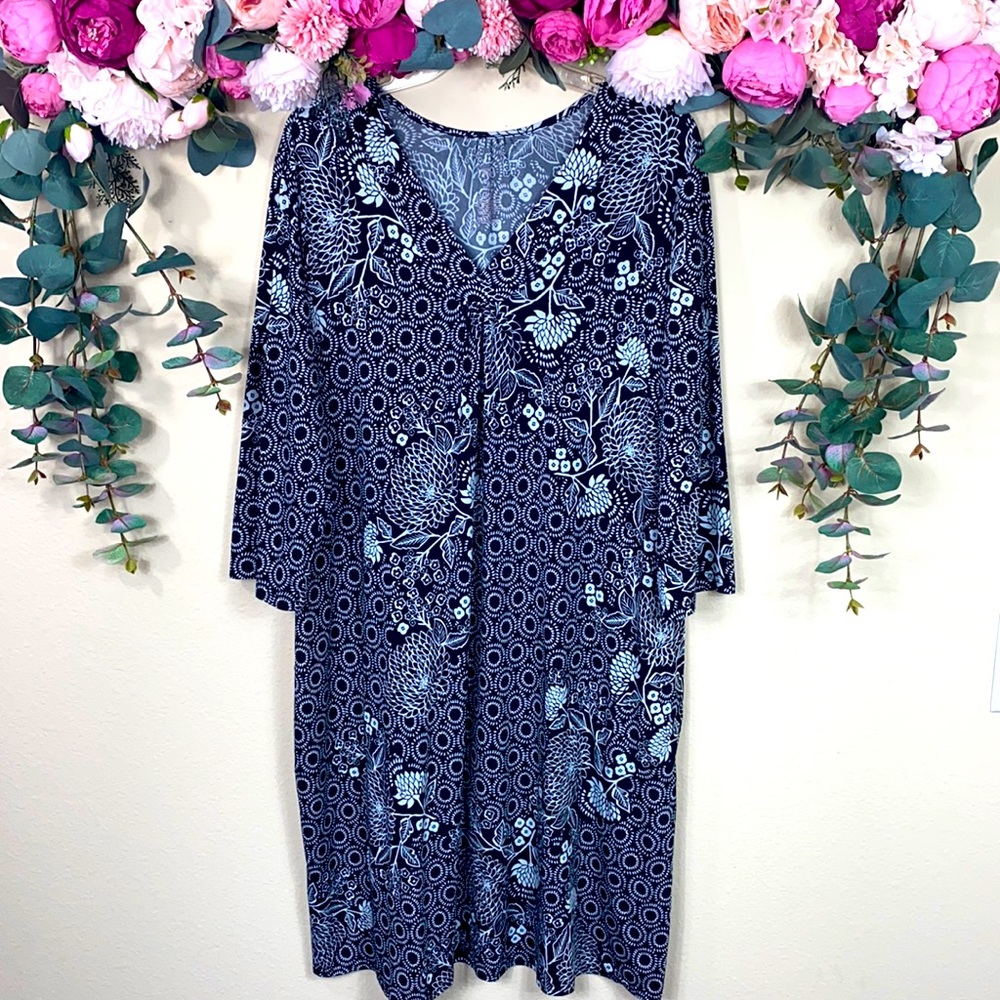 •secret treasures• {b & w} 3/4 Sleeved V-neck Slinky Boho Dahlia Printed Dress